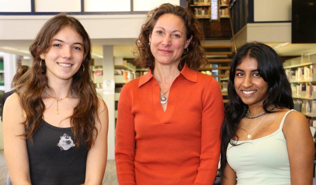 NY Times journalist Emily Bazelon with with students